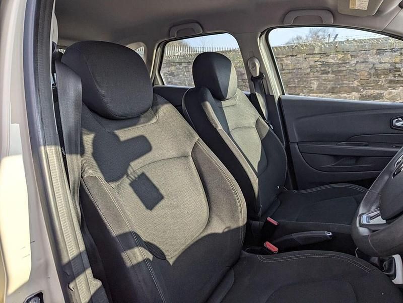 Usado Renault Captur Play 90 HP (66 kW) 2018 Branco SUV
