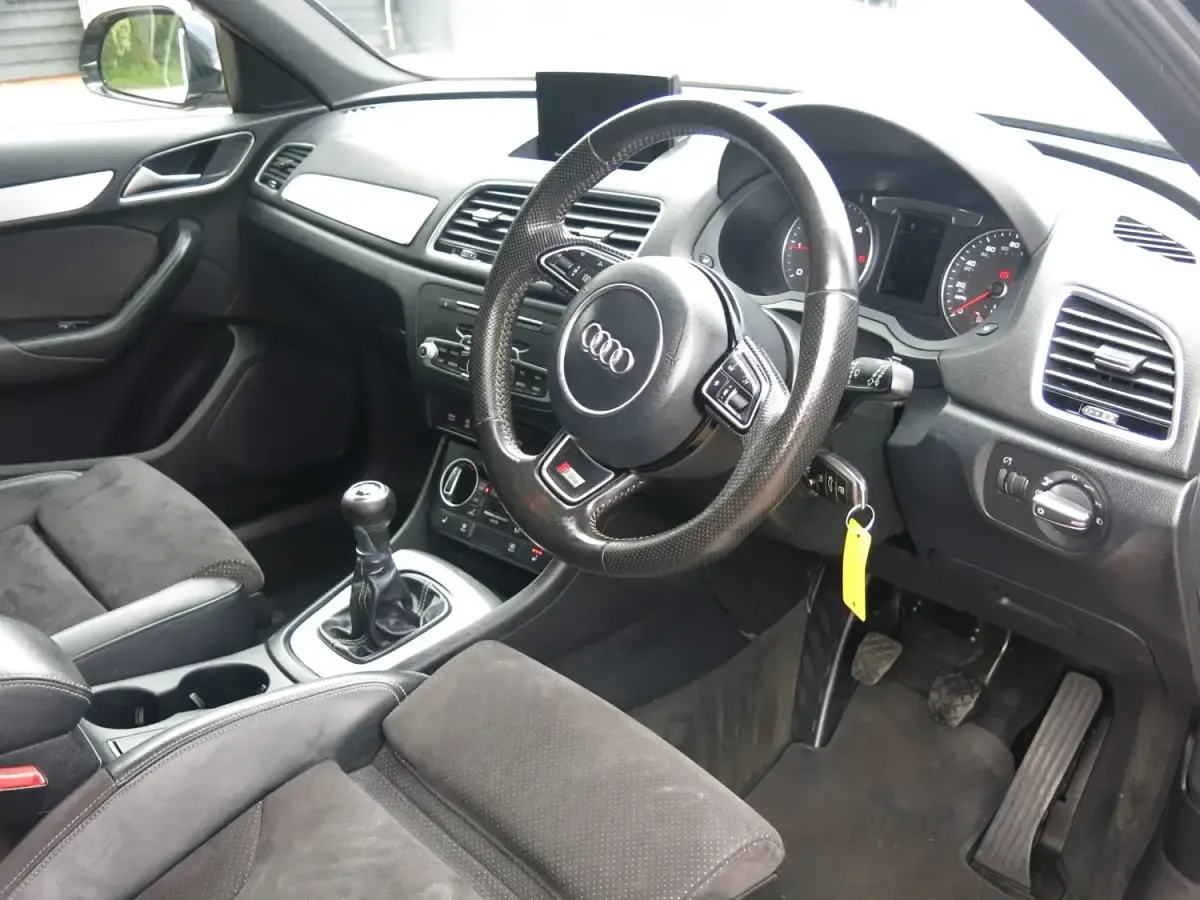 Usado Audi Q3 S-line plus 150 HP (110 kW) 2015 Preto SUV