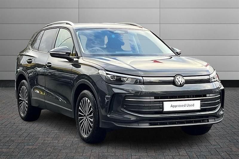 Urano grey New 2025 VW Tiguan Match SUV | £31,990 (Super price) - Image 1/4