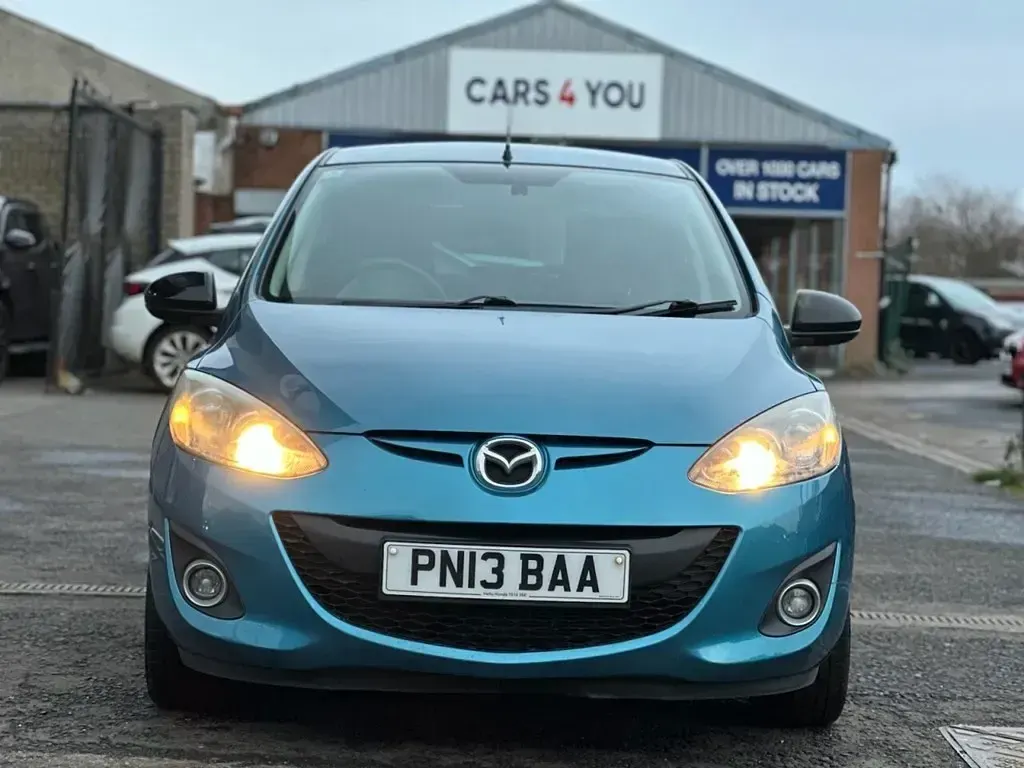 Używany Mazda 2 Edition 84 KM (61 kW) 2013 Niebieski Hatchback