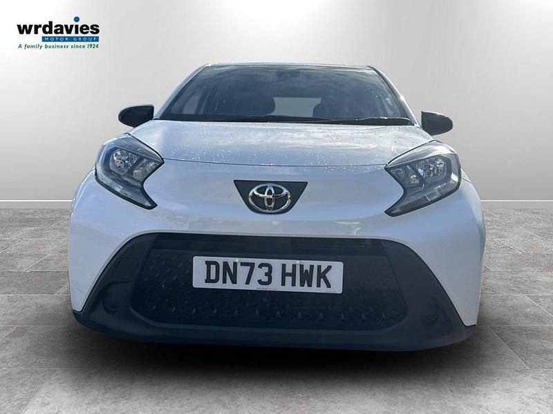 Used Toyota Aygo X PURE 72 HP (52 kW) 2023 Pure white SUV