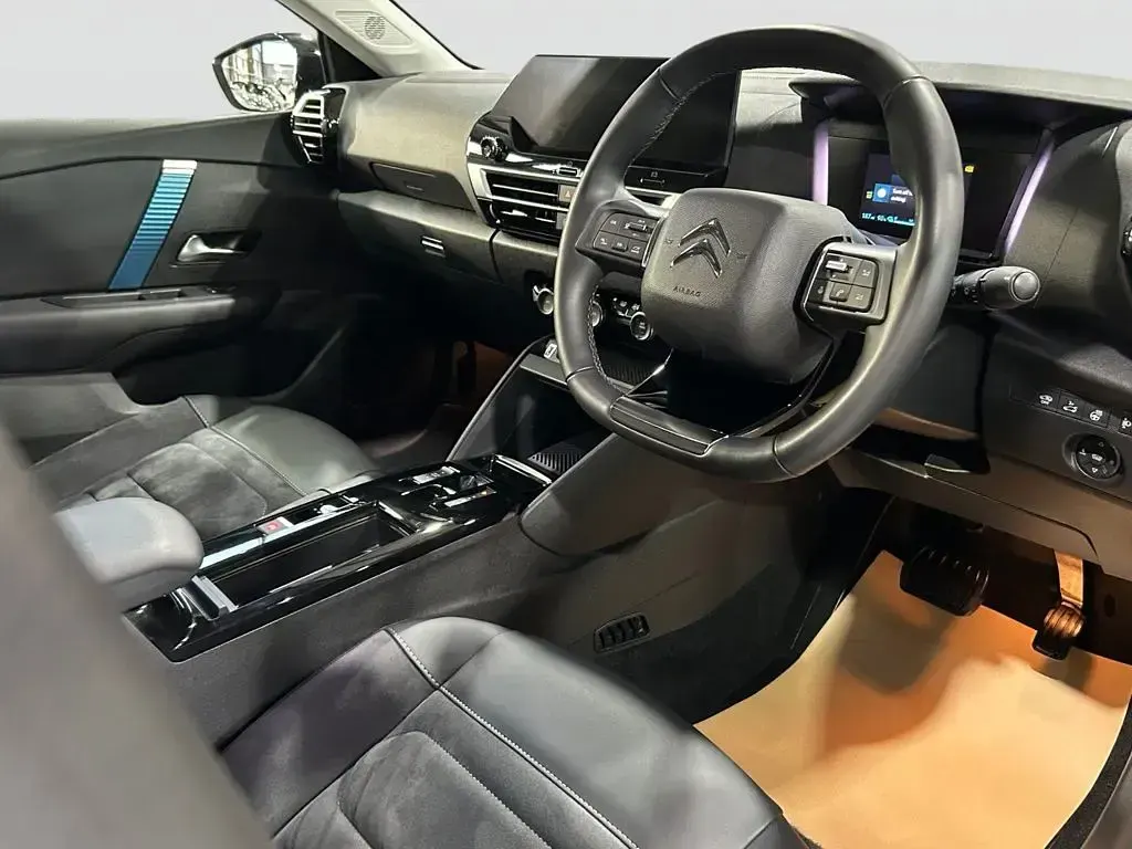 Used Citroën e-C4 Shine 2023 Sedan