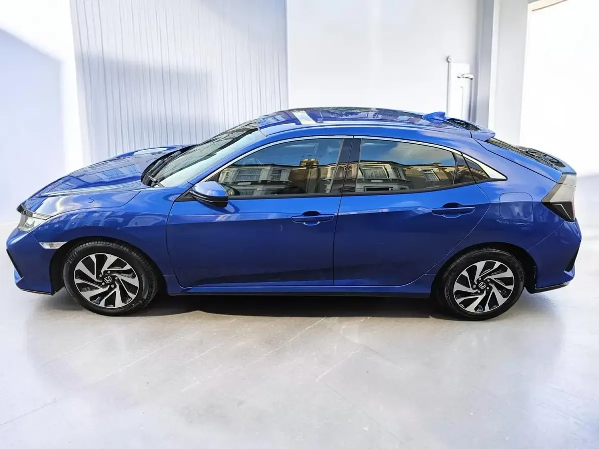 Used Honda Civic SE 2019 Blue Hatchback