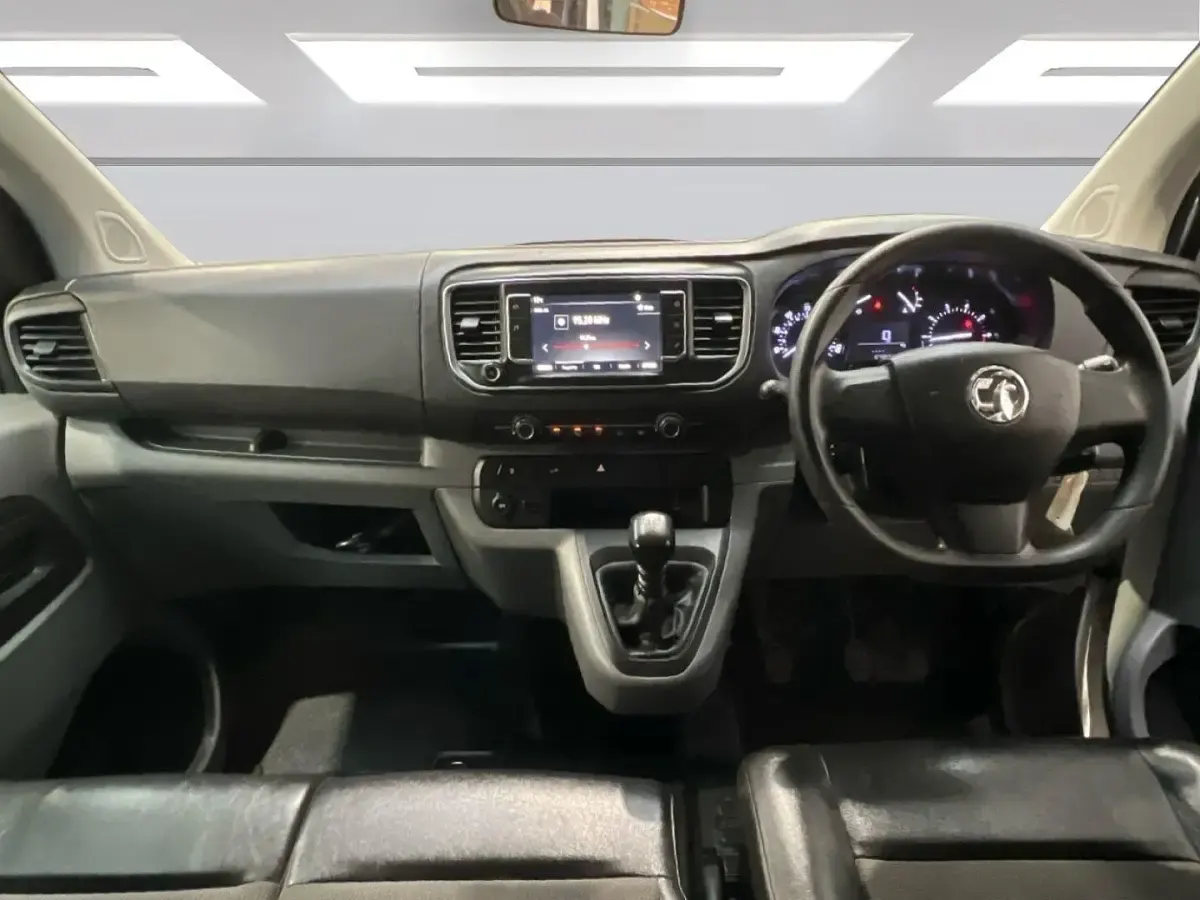 Used Vauxhall Vivaro Sportive 100 HP (73 kW) 2021 White MPV