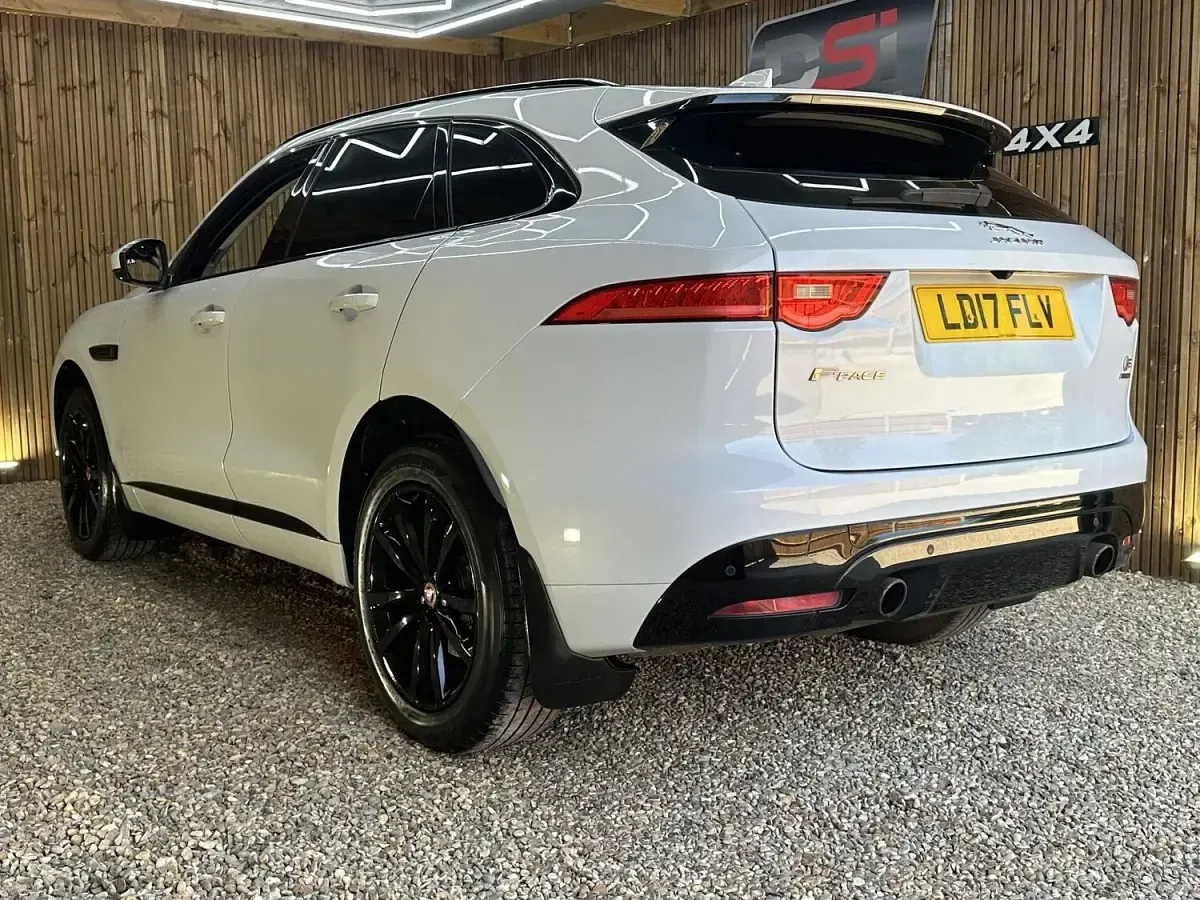 Used Jaguar F-Pace Supercharged 380 HP (279 kW) 2017 White SUV