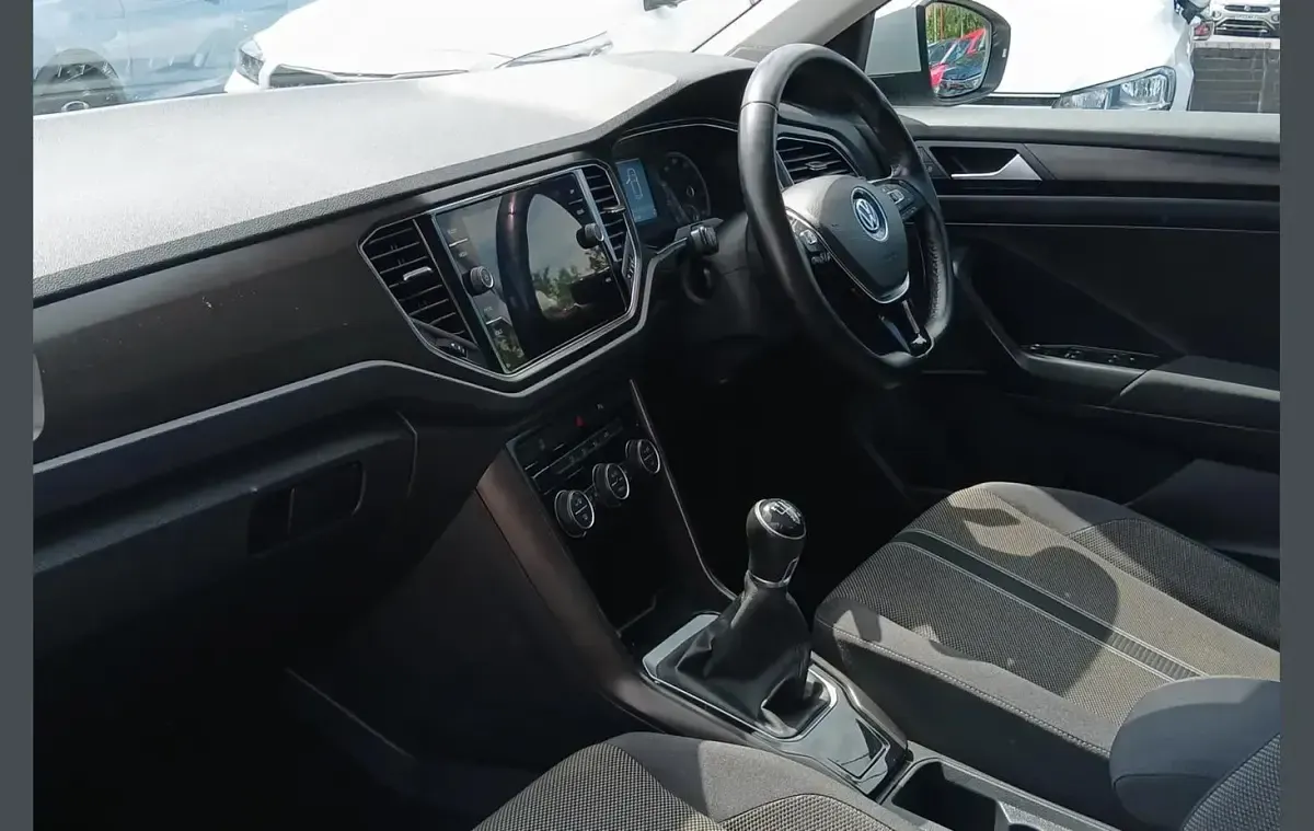 Używany VW T-Roc SE 150 KM (110 kW) 2019 Srebrny SUV