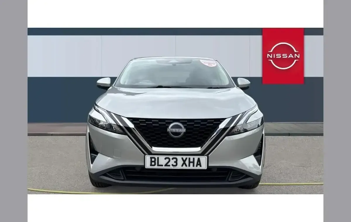 Used Nissan Qashqai Acenta Premium 158 HP (116 kW) 2023 Silver SUV