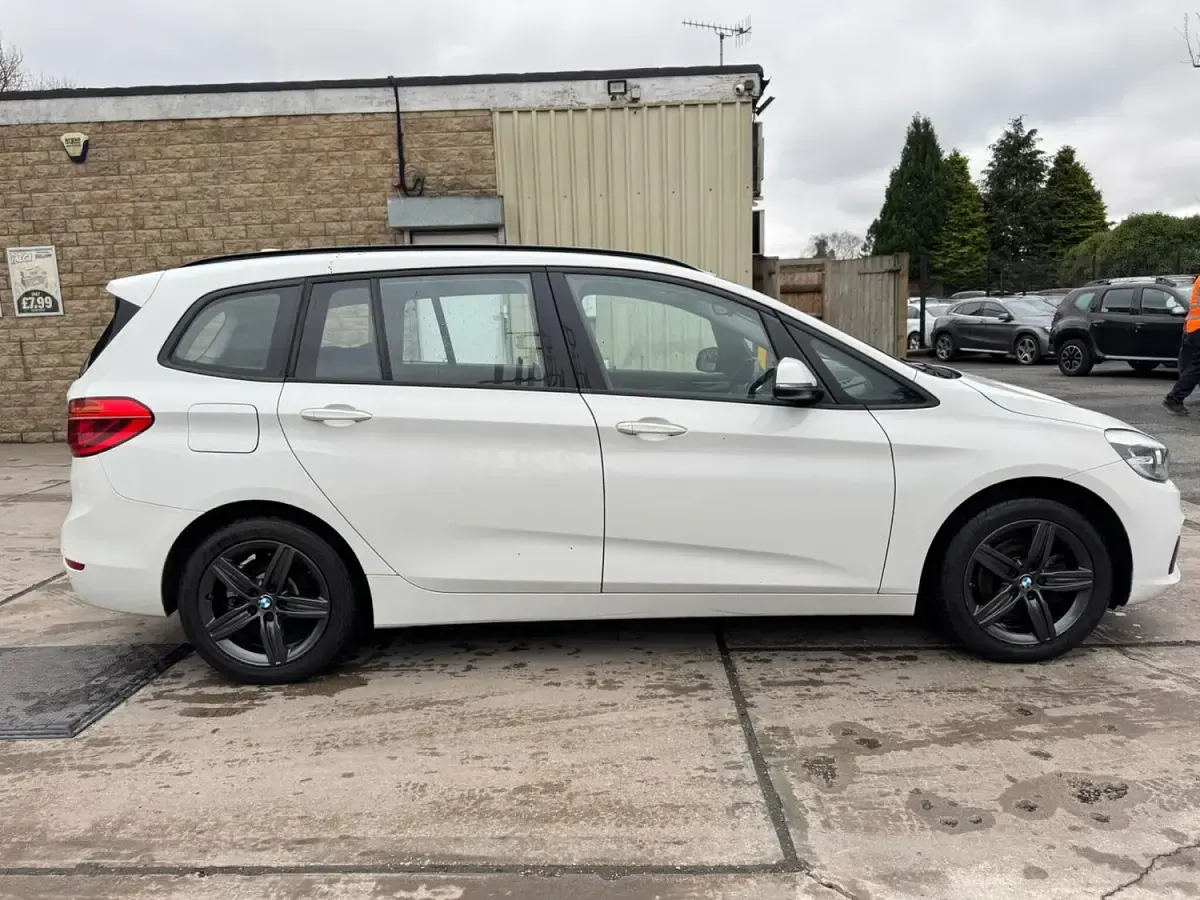 Used BMW 218 Sport Line 147 HP (108 kW) 2016 White Estate