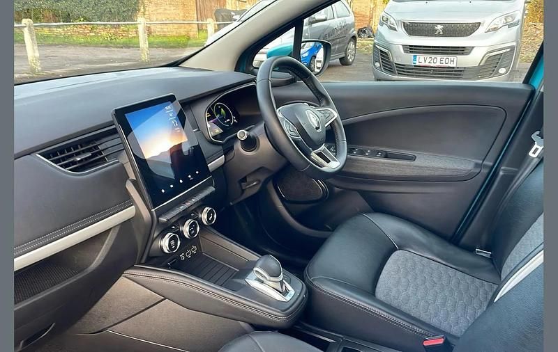 Used Renault Zoe GT-Line 100 kW (136 HP) 2021 Blue Hatchback