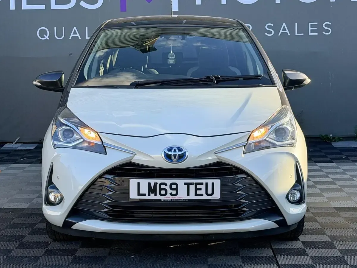 Used Toyota Yaris 91 HP (66 kW) 2020 White/black Hatchback