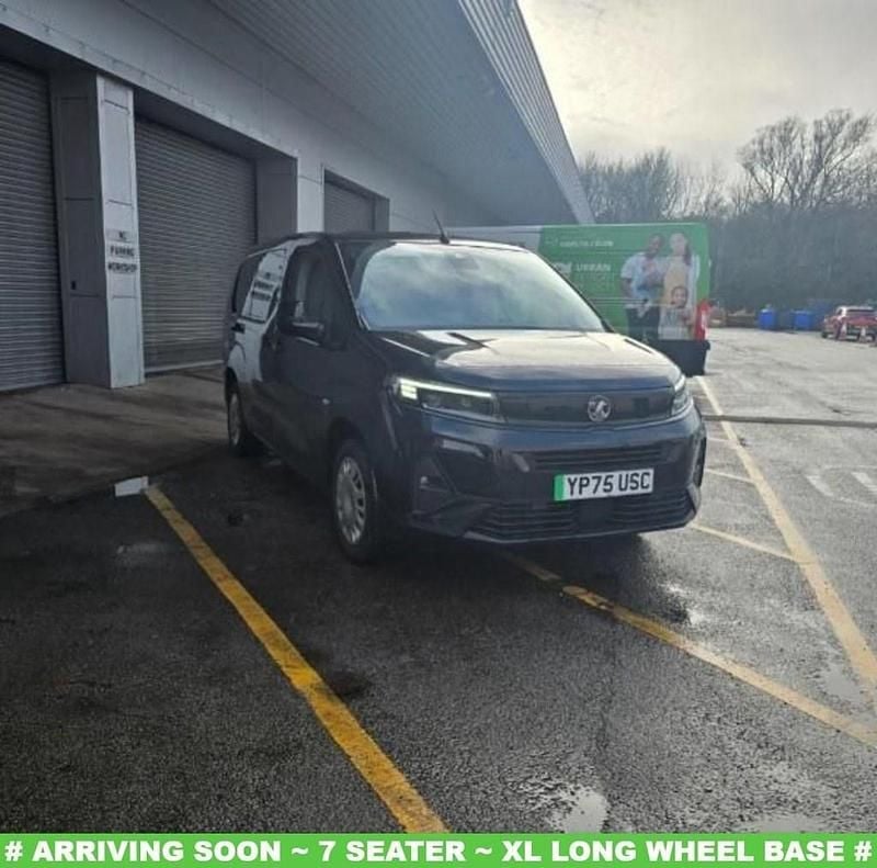 Black Used 2025 Vauxhall Combo Design Edition MPV | £20,495 (Expensive) - Image 1/4