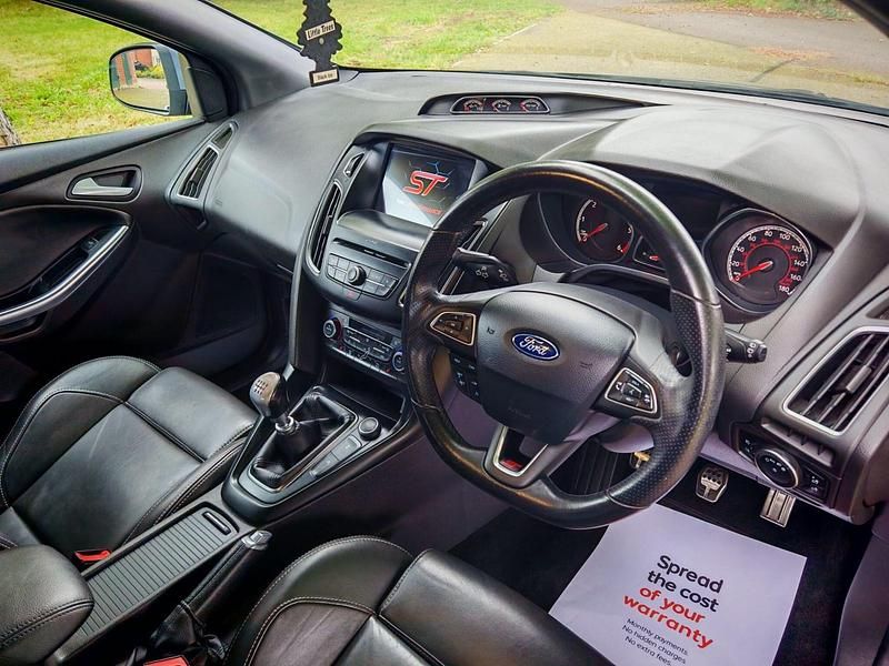 Begagnad Ford Focus ST 185 HK (136 kW) 2018 Grå Halvkombi