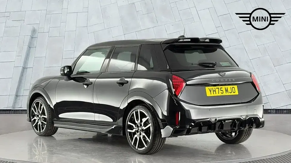 Used Mini Cooper Hatch 113 kW (154 HP) 2025 Black Hatchback