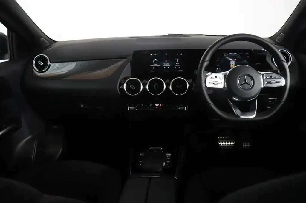 Usado Mercedes GLA200 AMG line 163 HP (119 kW) 2022 Azul SUV