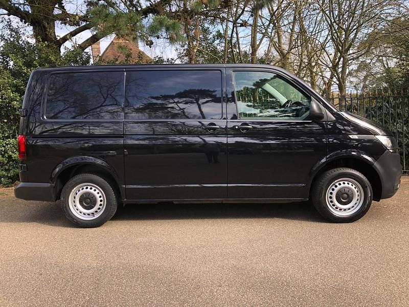 Second-hand VW Transporter Startline 110 CP (80 kW) 2020 Negru Van