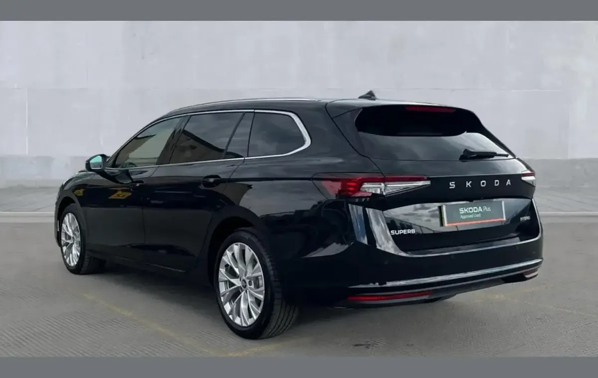 Neu Skoda Superb SE L 150 PS (110 kW) 2026 Schwarz Kombi