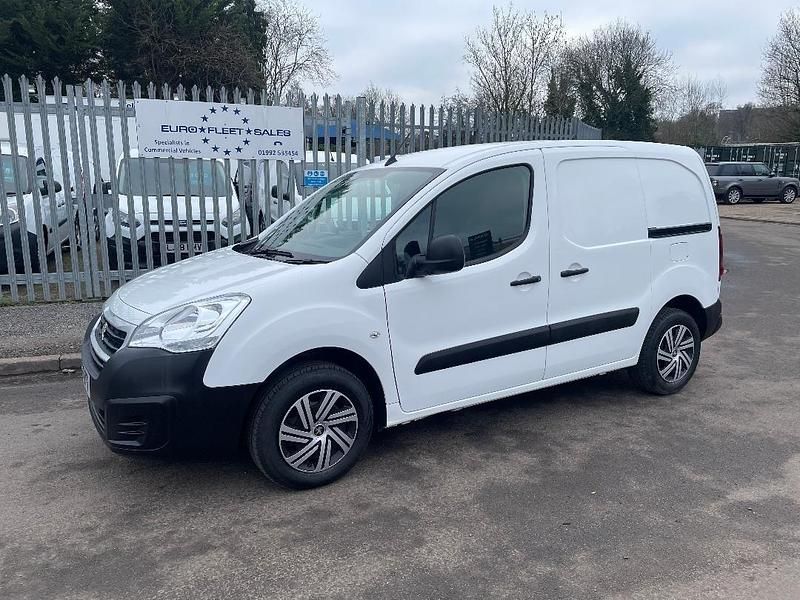 White Used 2018 Peugeot Partner MPV | £5,250 (Fair price) - Image 1/3