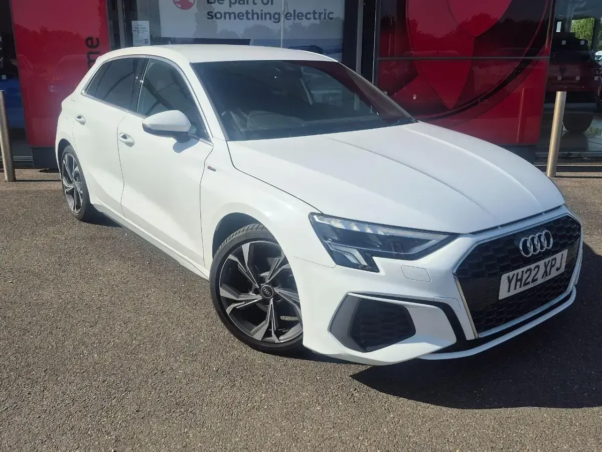 Used Audi A3 Sportback S-Line 148 HP (108 kW) 2022 White Hatchback