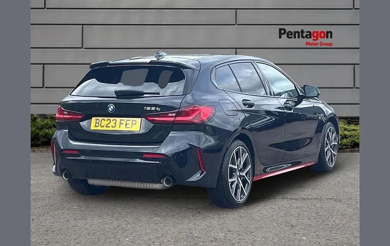 Begagnad BMW 128 Comfort Edition 261 HK (191 kW) 2023 Svart Halvkombi