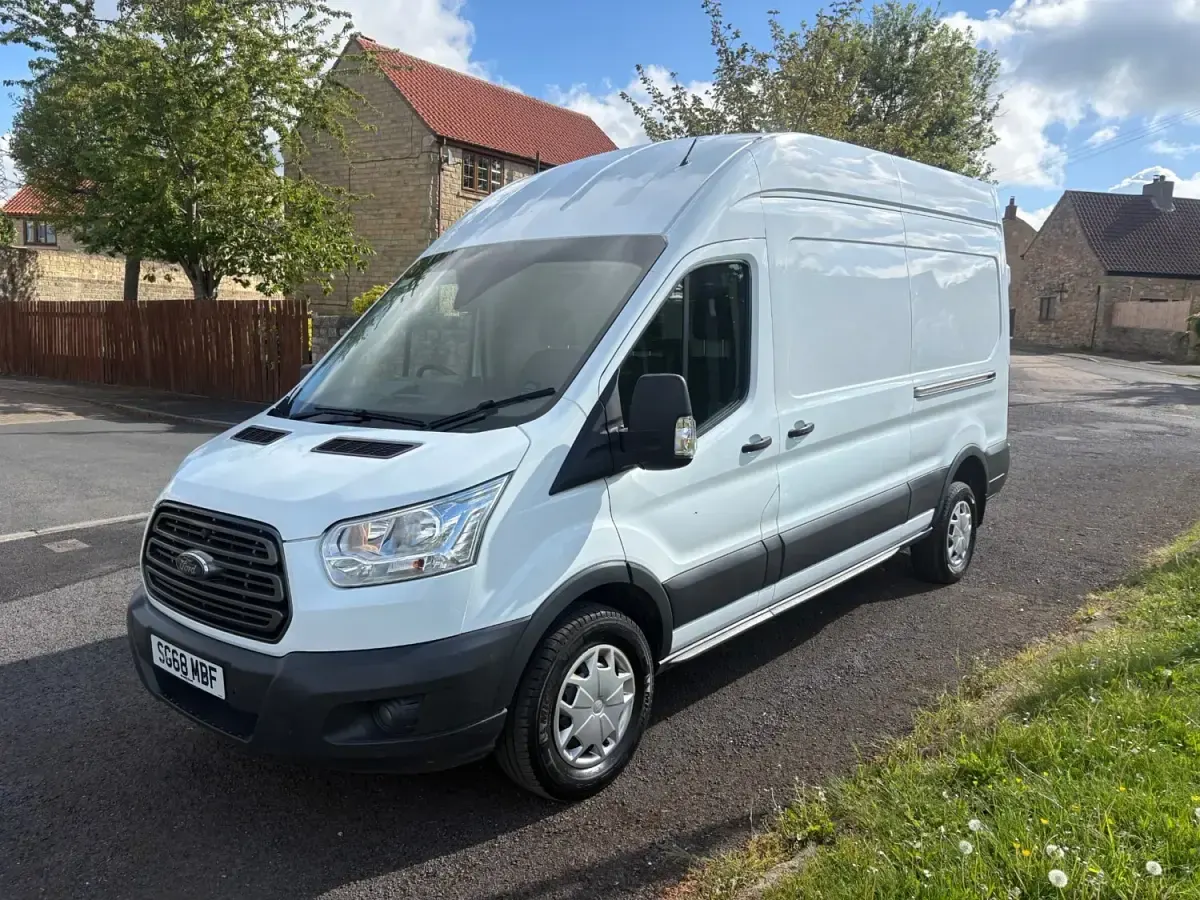 Usado Ford Transit 130 HP (95 kW) 2018 Branco Van