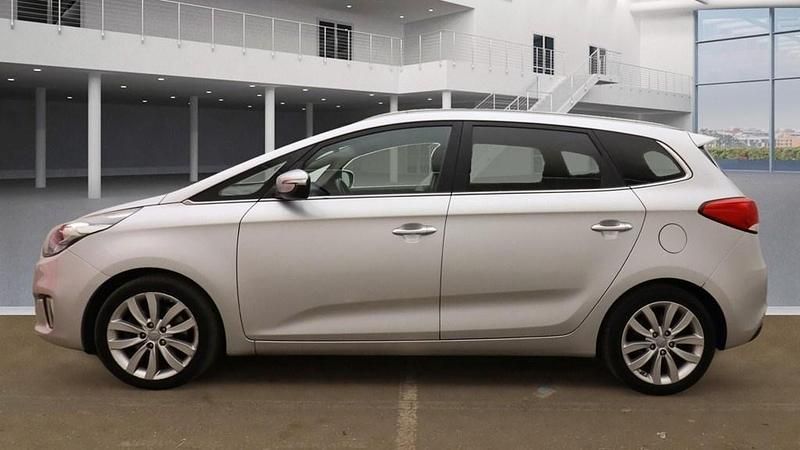 Used Kia Carens 139 HP (102 kW) 2016 Bright silver MPV