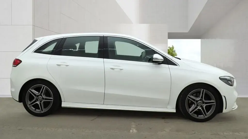 Used Mercedes B180 AMG line 136 HP (100 kW) 2019 White MPV