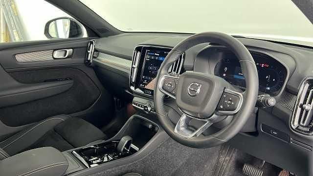 Usado Volvo XC40 Plus 161 HP (118 kW) 2024 Prateado SUV
