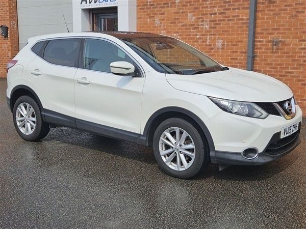 White Used 2015 Nissan Qashqai Acenta+ SUV | £4,500 - Image 1/1
