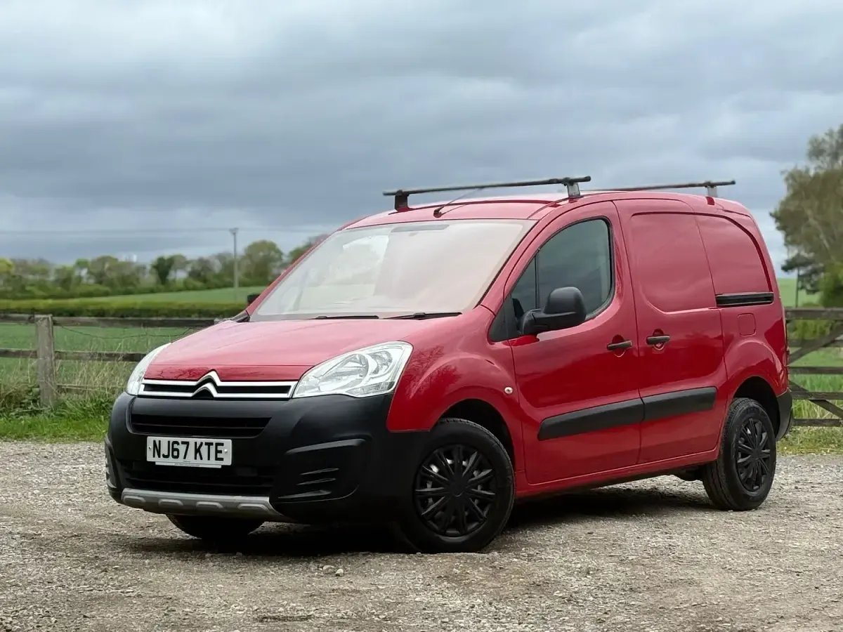 Used Citroën Berlingo XTR 100 HP (73 kW) 2017 Red MPV