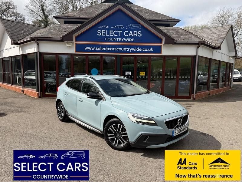 Used Volvo V40 152 HP (111 kW) 2016 Blue Hatchback