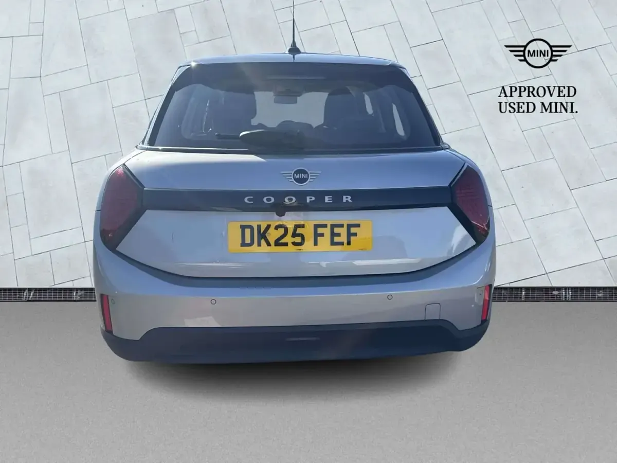 Używany Mini Cooper Hatch 113 kW (154 KM) 2025 Srebrny Hatchback