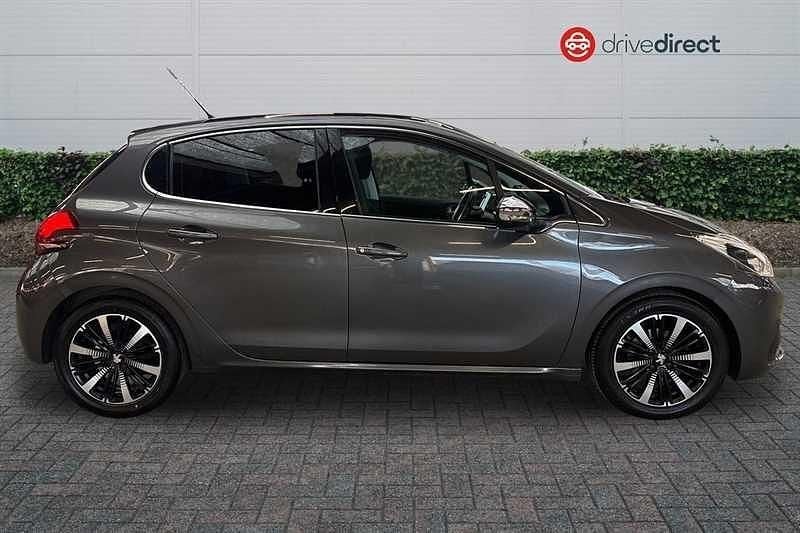 Used Peugeot 208 Allure Premium 82 HP (60 kW) 2018 Grey Hatchback