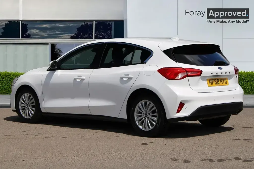 Used Ford Focus Titanium 2019 Frozen white Hatchback