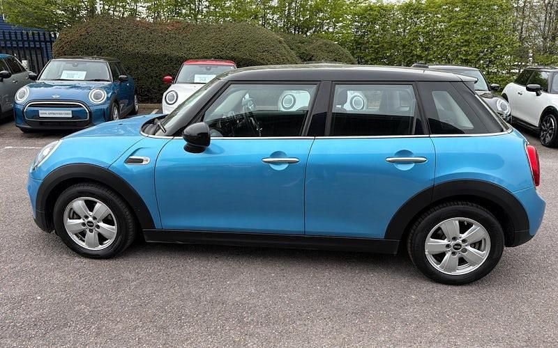 Begagnad Mini Cooper Classic 136 HK (100 kW) 2019 Blå Halvkombi