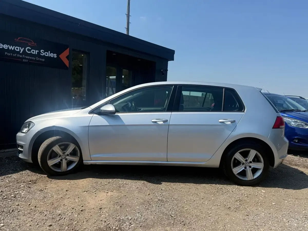 Used VW Golf VII Match 105 HP (77 kW) 2015 Silver Hatchback