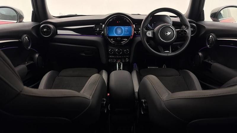 Used Mini Cooper Hatch 134 HP (98 kW) 2024 Red Hatchback