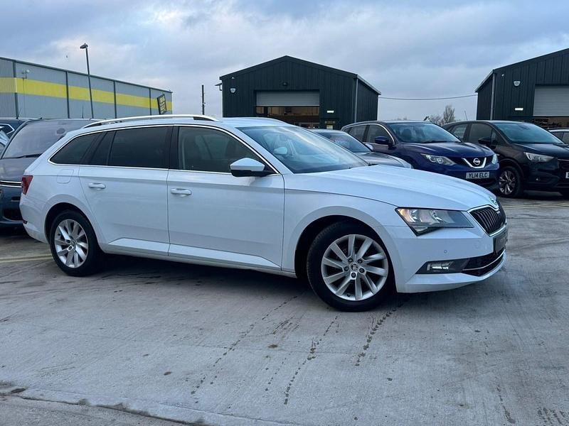 Used Skoda Superb SE Technology 150 HP (110 kW) 2017 White Estate