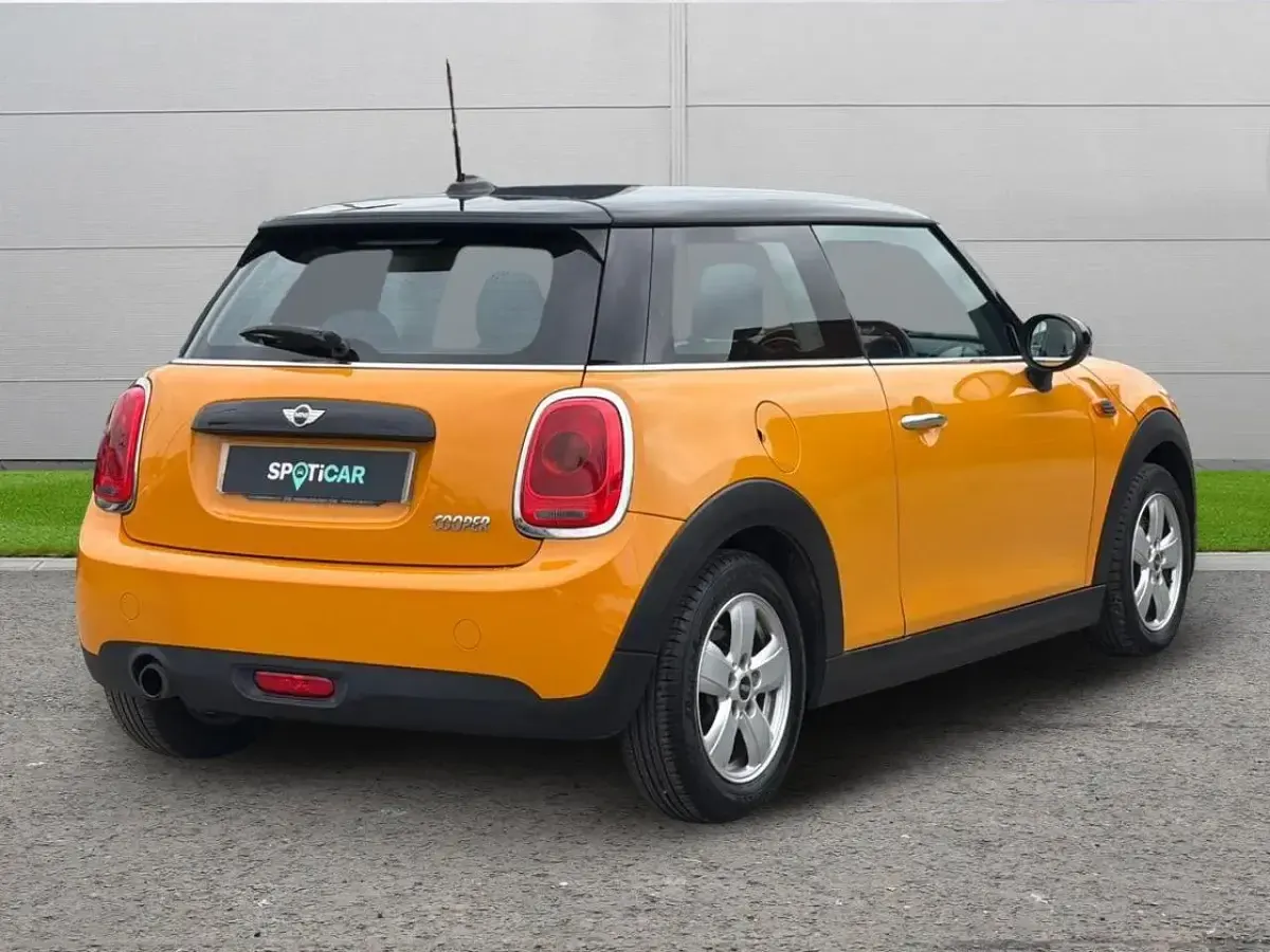 Used Mini Cooper Hatch 134 HP (98 kW) 2016 Orange Hatchback