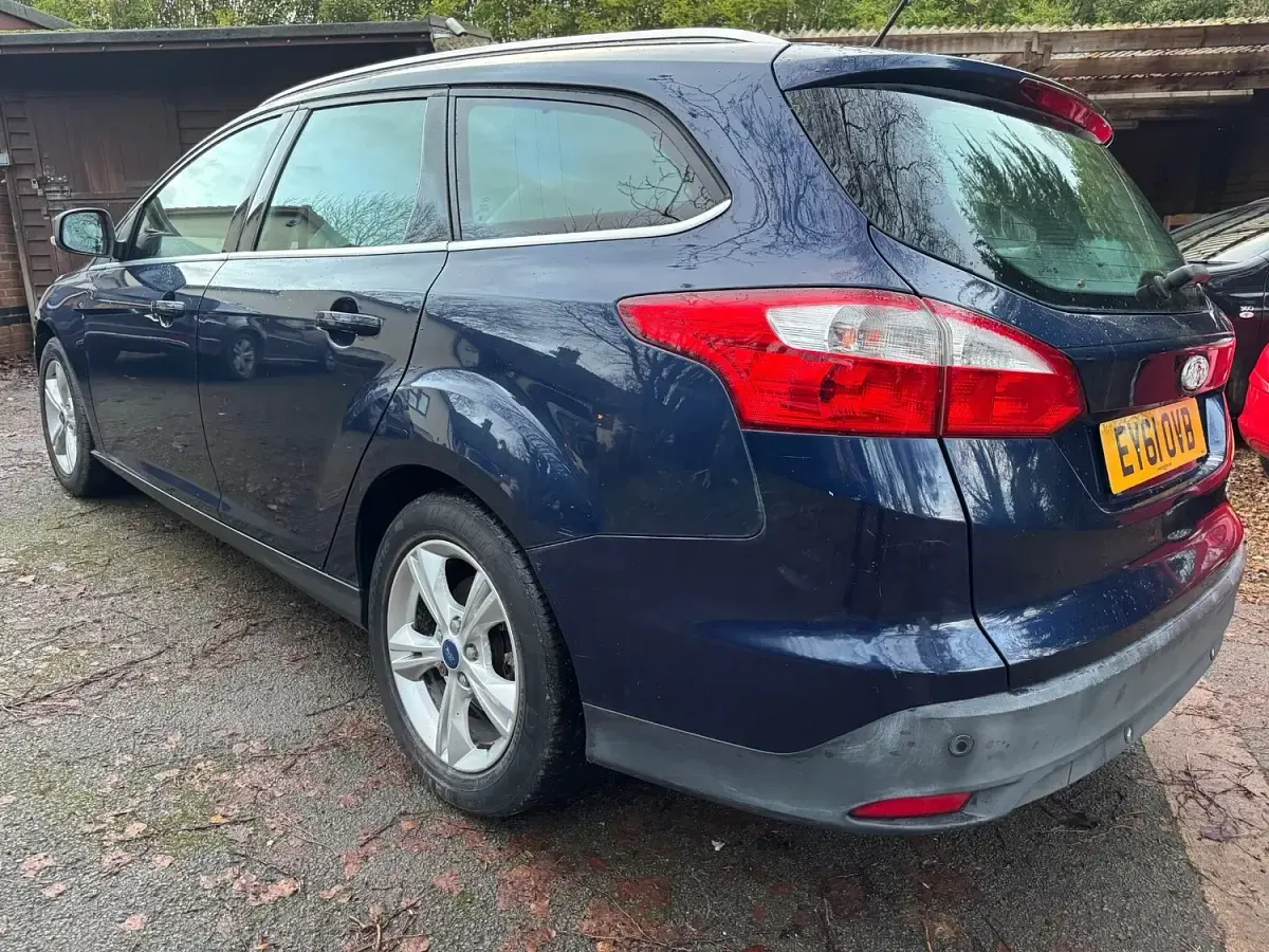 Used Ford Focus Zetec 2011 Blue Estate