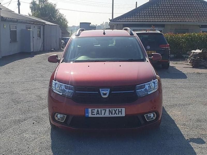 Used Dacia Logan MCV Lauréate 90 HP (66 kW) 2017 Red Estate
