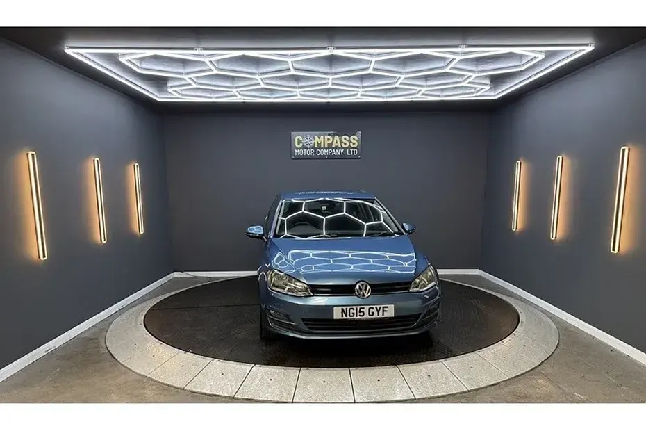 Begagnad VW Golf VII Match 110 HK (80 kW) 2015 Blå Halvkombi