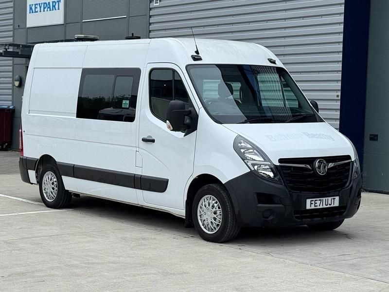 White Used 2021 Vauxhall Movano Van | £10,495 (Good price) - Image 1/4