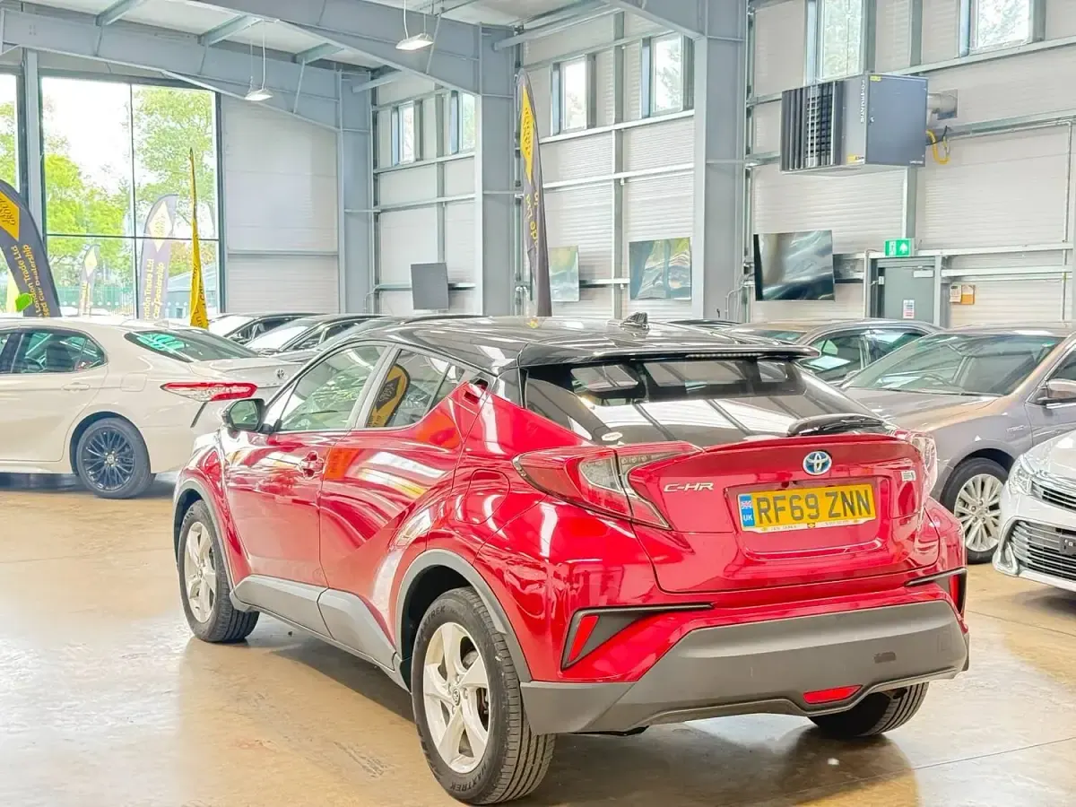 Used Toyota C-HR 140 HP (102 kW) 2026 Red SUV