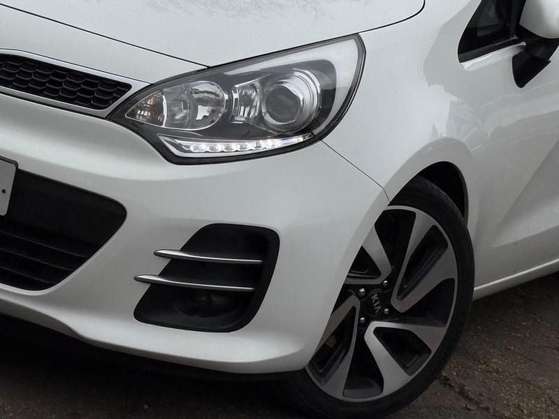 Used Kia Rio 109 HP (80 kW) 2016 White Hatchback
