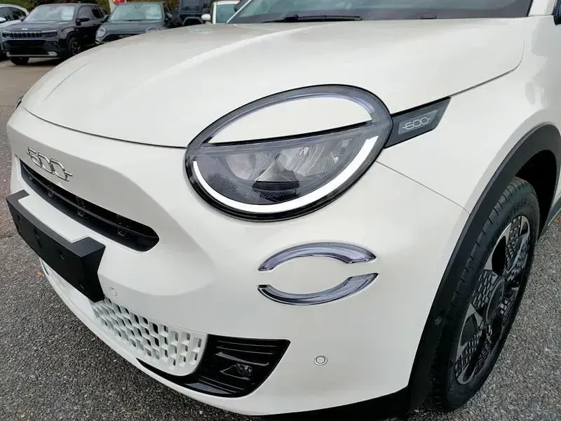 Used Fiat 600 La Prima 99 HP (72 kW) 2025 White SUV