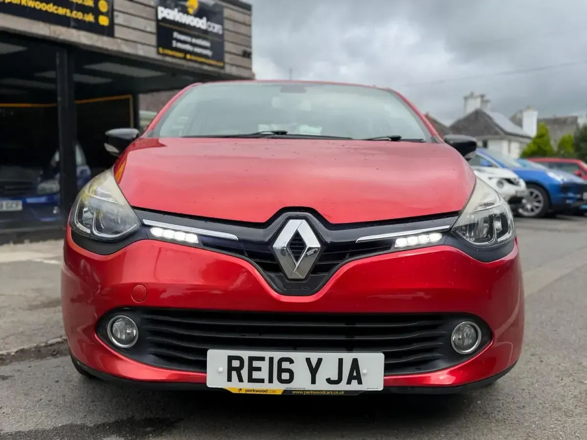 Used Renault Clio Dynamique 75 HP (55 kW) 2016 Red Hatchback