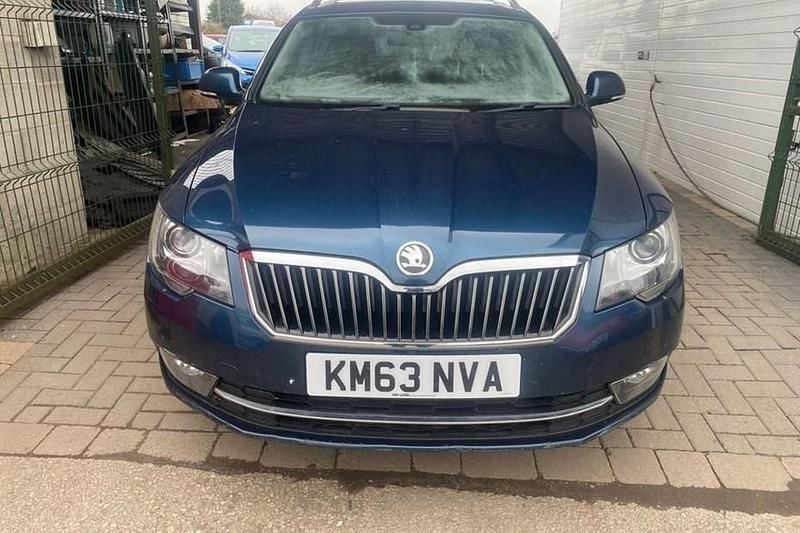 Blue Used 2014 Skoda Superb LAURIN & KLEMENT Estate | £4,950 (Good price) - Image 1/1