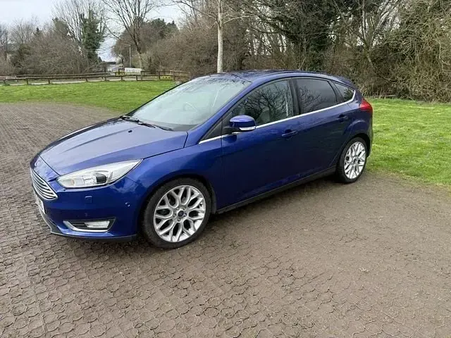 Usado Ford Focus Titanium X 125 HP (91 kW) 2017 Azul Citadino