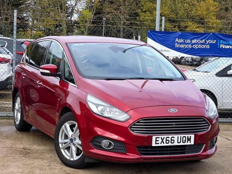 Red Used 2016 Ford S-MAX Titanium MPV | £7,990 (Fair price) - Image 1/4