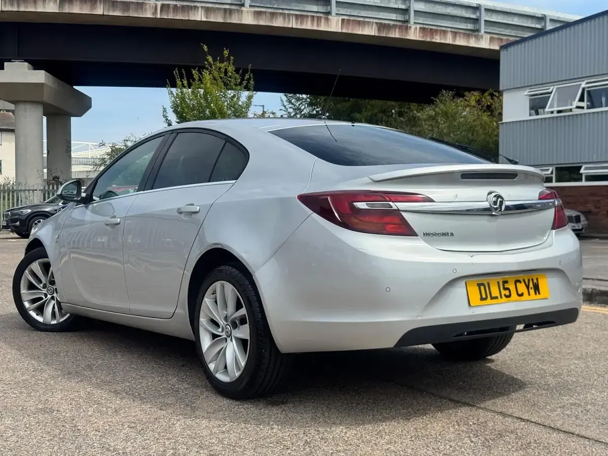 Used Vauxhall Insignia SRi 140 HP (102 kW) 2015 Silver Hatchback